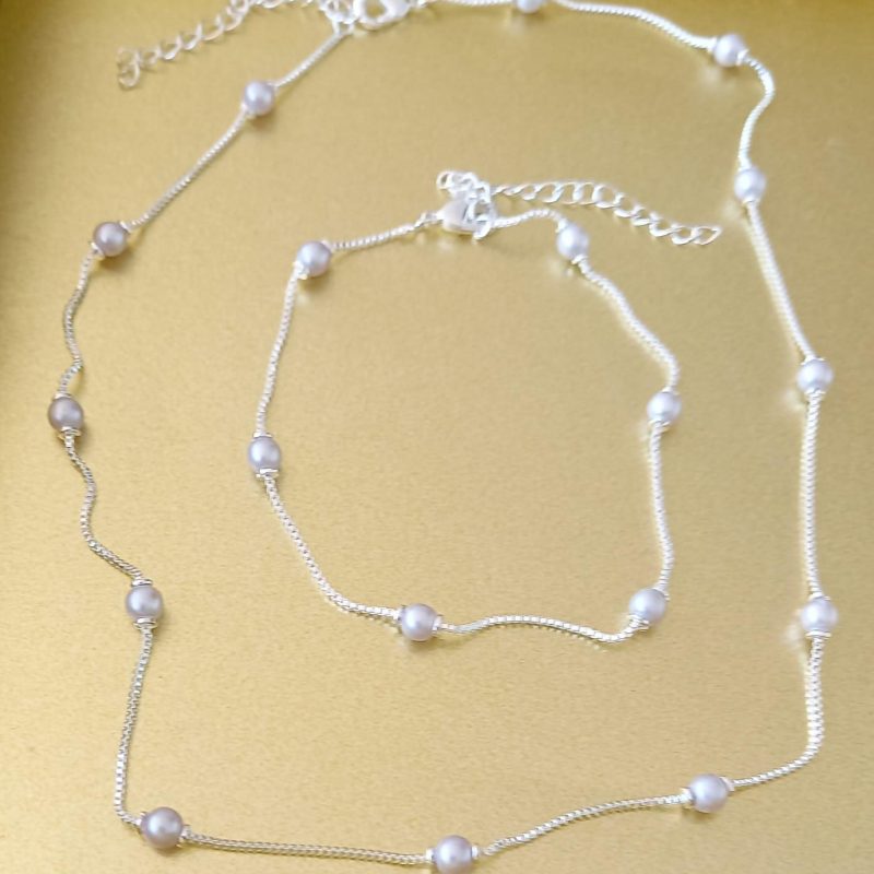 Conjunto de Colar e Pulseira com Pérolas e Cordão em Prata